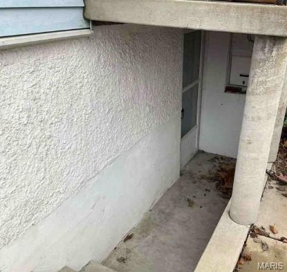 7096 Tholozan Avenue