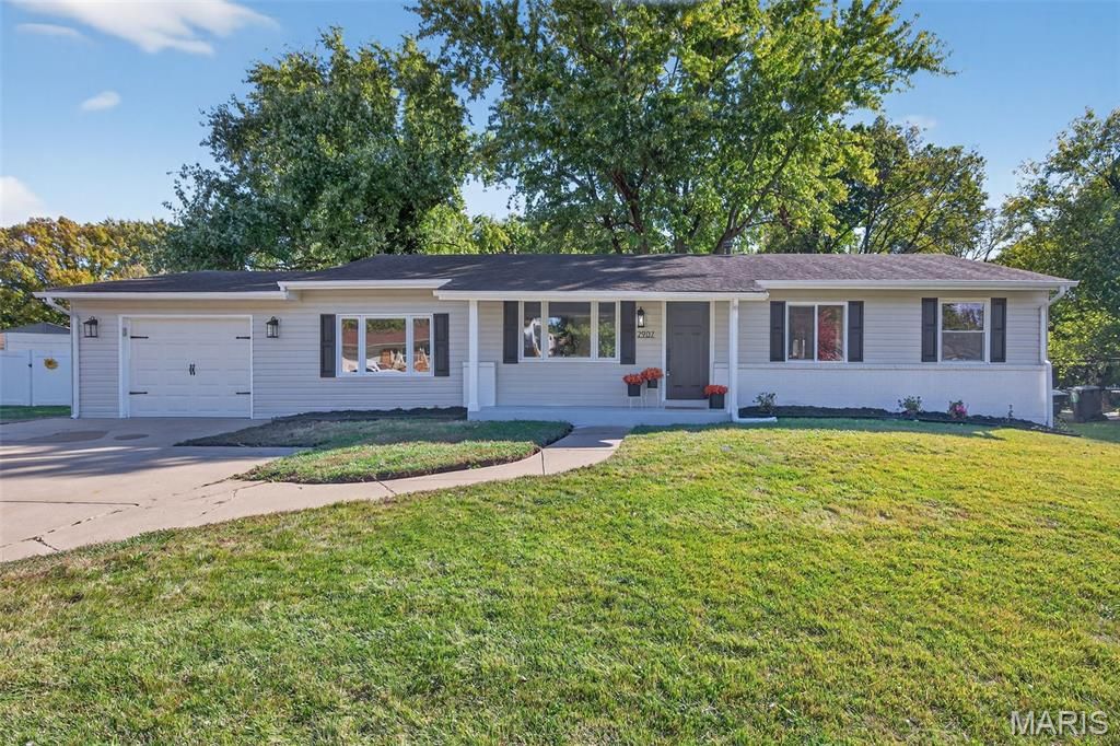 Photo of 2907 Lyme Street, St Charles, MO 63301 (MLS # 25073501)