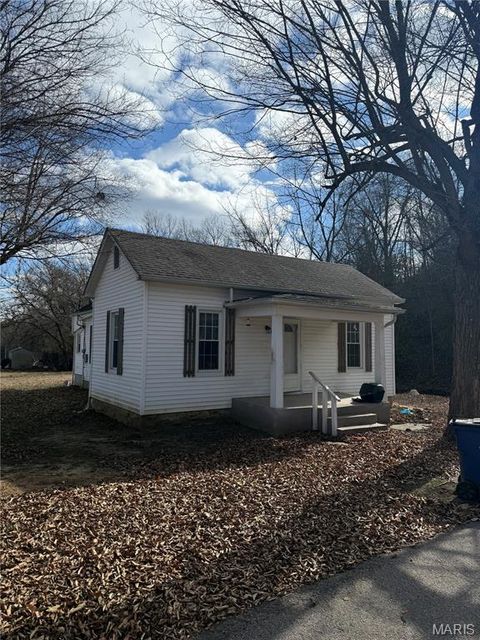 921 S 4th Street De Soto MO 63020