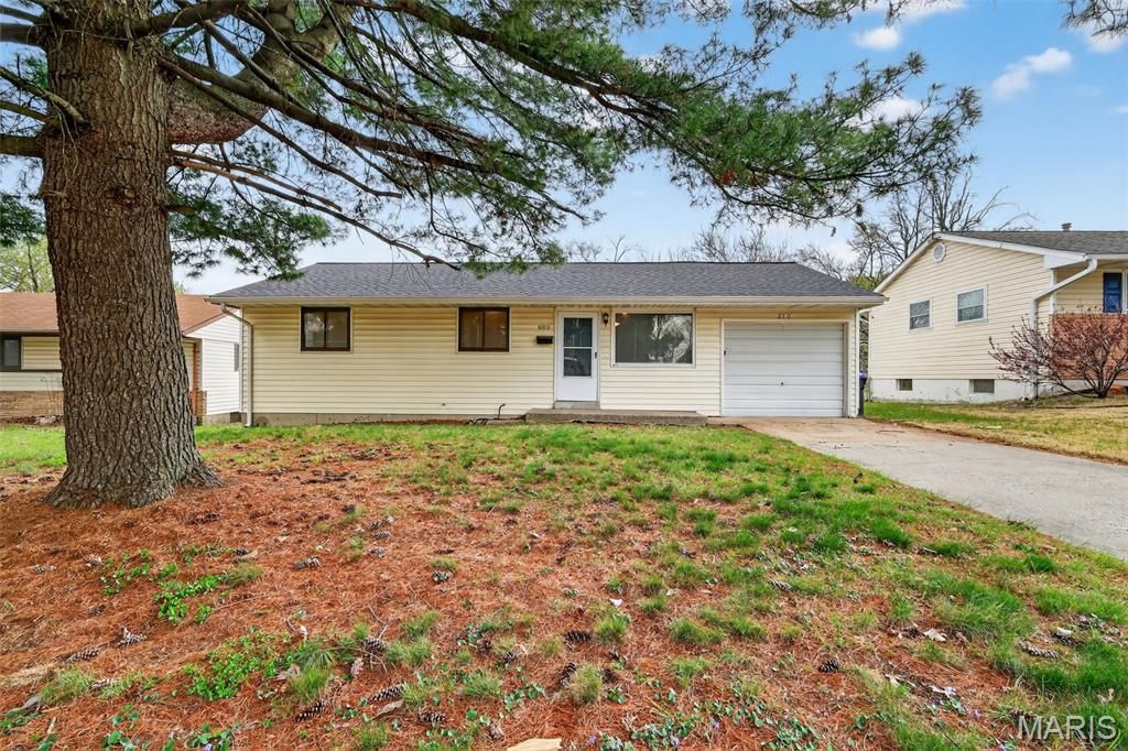 Photo of 880 Tyson Drive, Florissant, MO 63031 (MLS # 26019169)