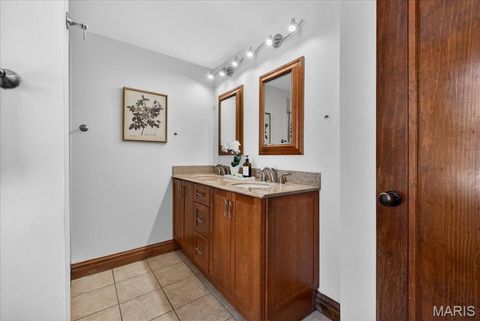 Tiny photo for 1 Forest Glen Lane, Kirkwood, MO 63122 (MLS # 26021352)