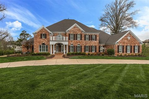 Photo of 11 Roclare Lane, Town and Country, MO 63131 (MLS # 25051097)