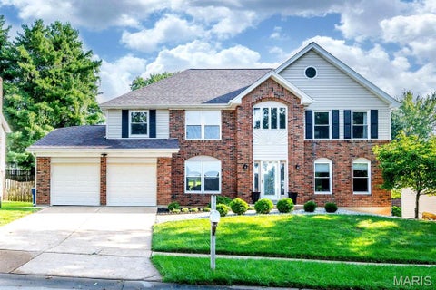 Photo of 14455 White Pine Ridge Lane, Chesterfield, MO 63017 (MLS # 26052354)
