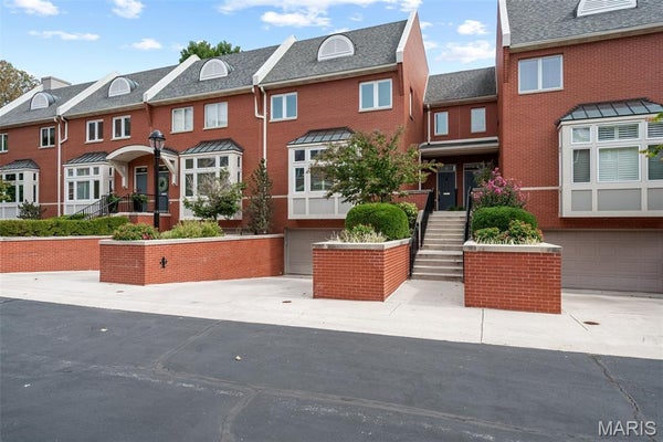 8 W PINE CT, SAINT LOUIS, MO 63108 - Image 31da7f8eee8e22903ac5daf5fe23d50e/3924959577