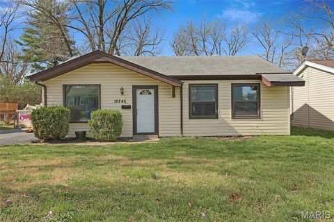 Photo of 12245 Bennington Place, Maryland Heights, MO 63043 (MLS # 26017052)