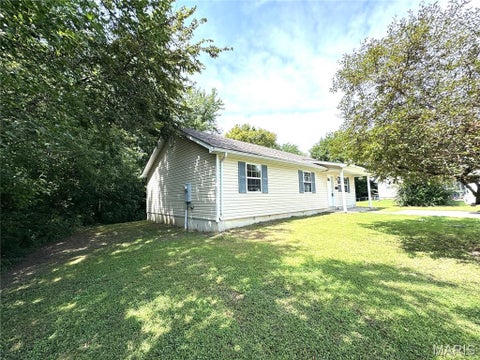 Tiny photo for 108 N 18th Street, Bowling Green, MO 63334 (MLS # 26051954)
