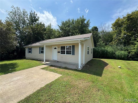 Photo of 108 N 18th Street, Bowling Green, MO 63334 (MLS # 26051954)