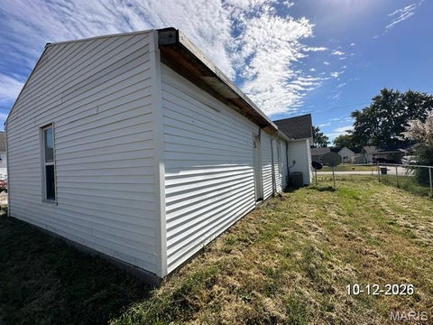 Tiny photo for 1202 W Locust Street, Bowling Green, MO 63334 (MLS # 26066755)