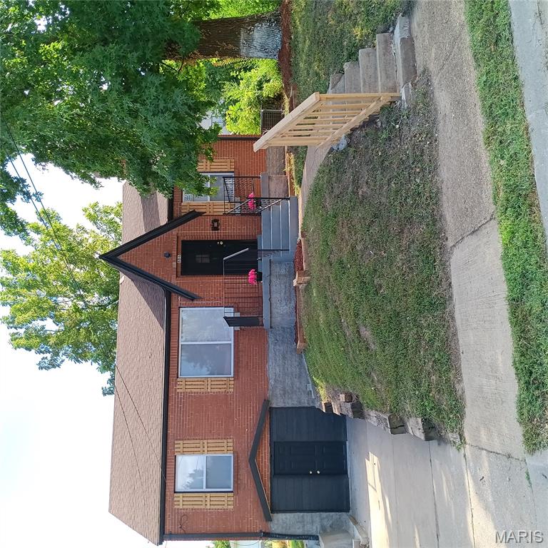 806 Rolwes Avenue