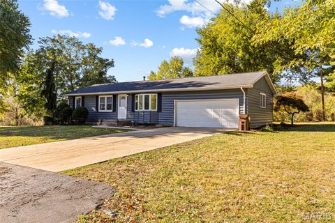 Tiny photo for 1207 Apple Street, Elsberry, MO 63343 (MLS # 26067185)