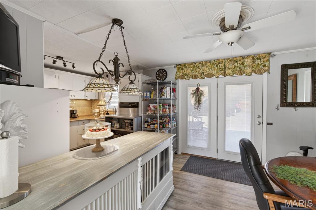 Ber-Mo-Cha Sub - Commercial Sale