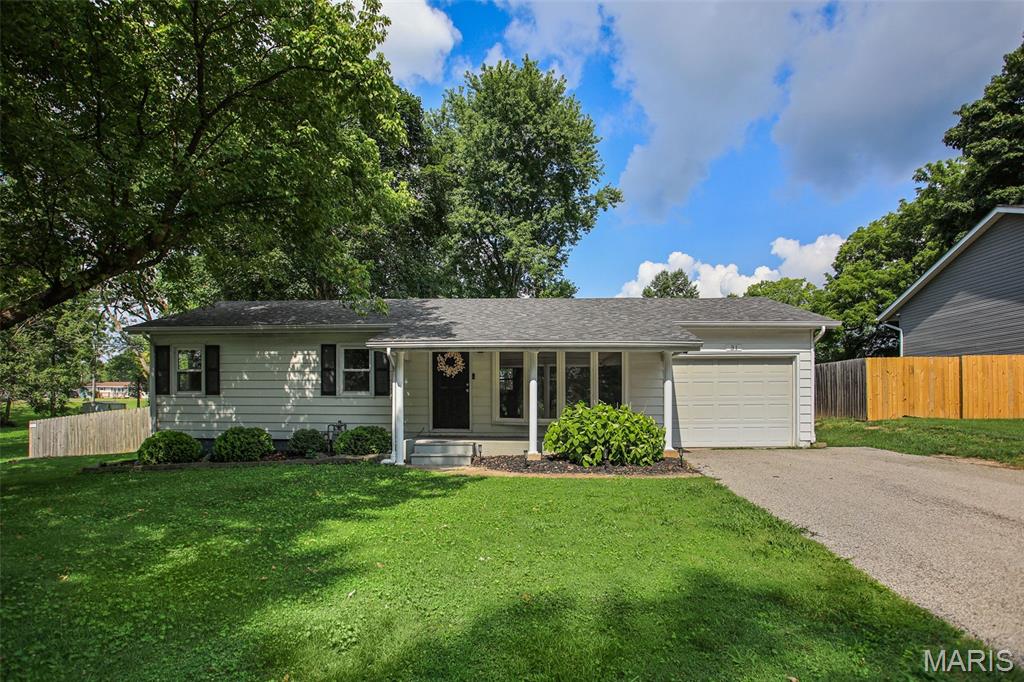 Photo 1 of 30 — 31 Grainey Drive, Glen Carbon, IL 62034