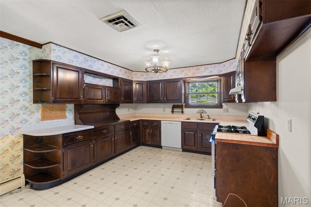 Barker Manor - Residential