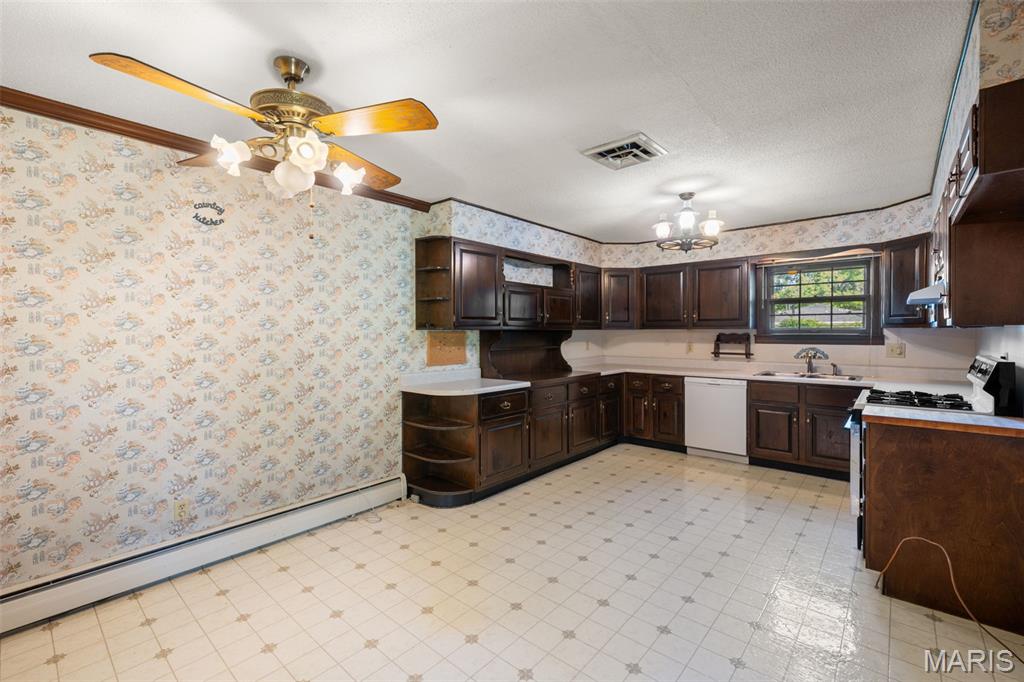 Barker Manor - Residential