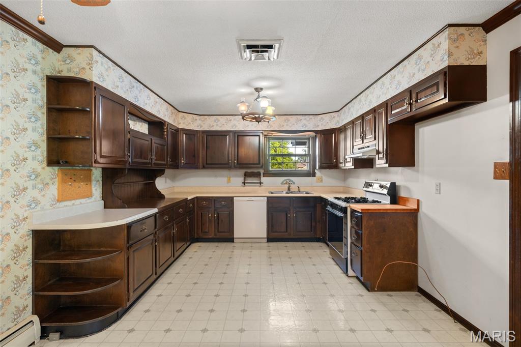 Barker Manor - Residential