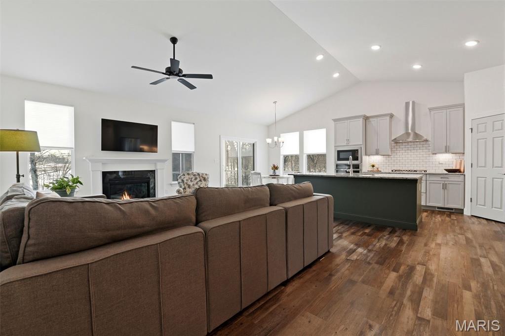 Est At Huntleigh Ridge - Residential