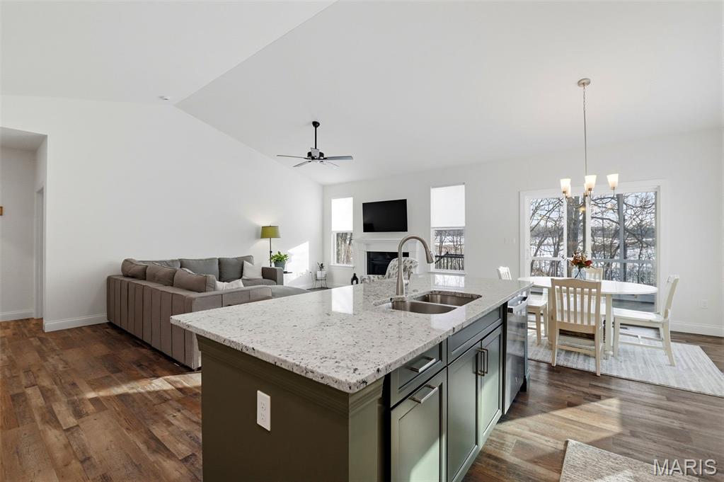 Est At Huntleigh Ridge - Residential