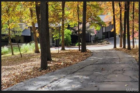 5 Chesterfield Lakes Road Chesterfield MO 63005