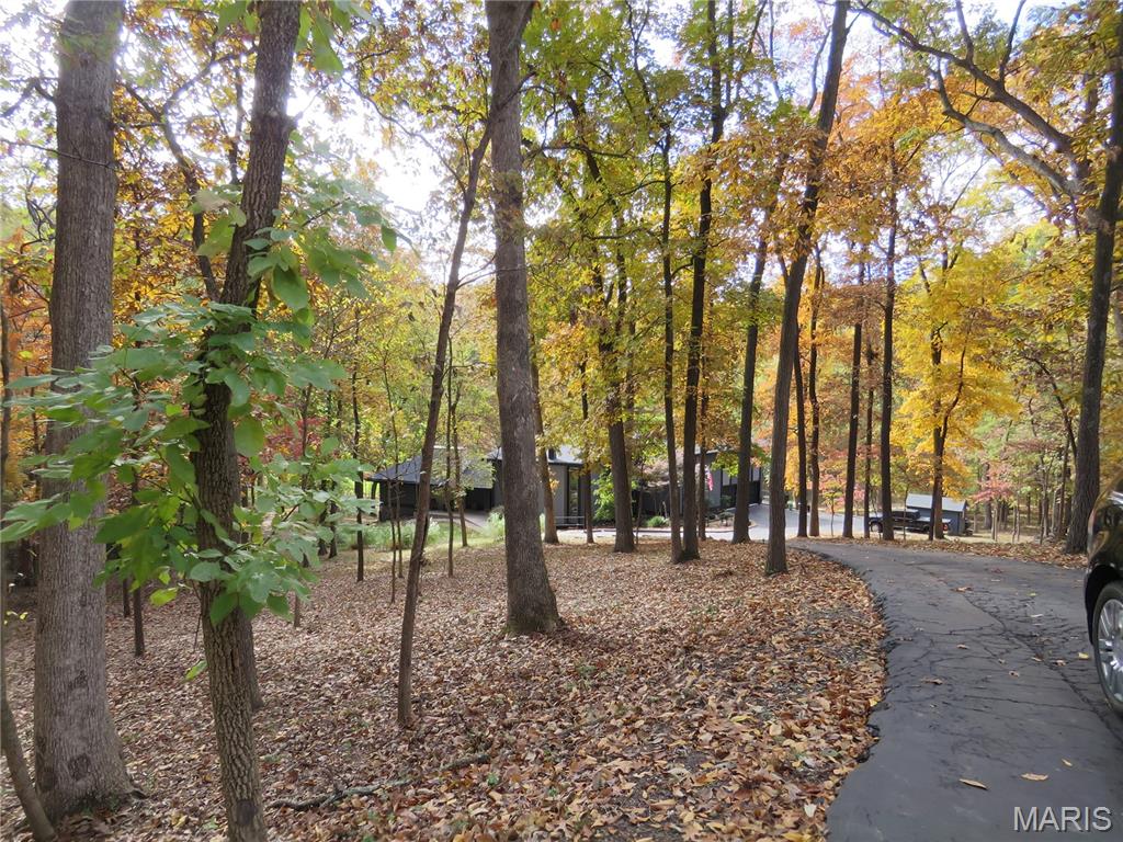 5 Chesterfield Lakes Road