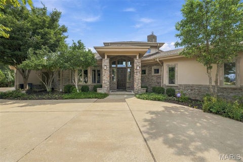 Photo of 12864 Willow Pond Court, Des Peres, MO 63131 (MLS # 26043721)