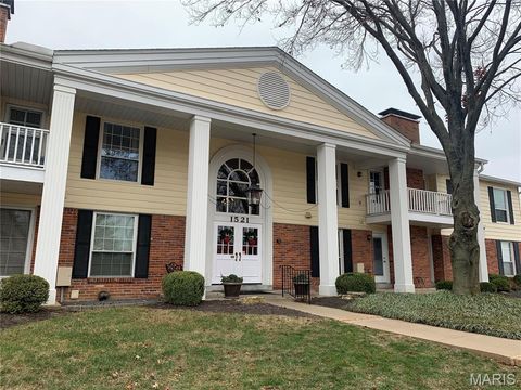 Photo of 1521 Hedgeford Drive #5, Chesterfield, MO 63017 (MLS # 26000178)