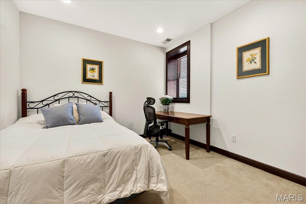 St Louis, Missouri 63108, United States, 2 Bedrooms Bedrooms, ,2 BathroomsBathrooms,Residential,Coming Soon,175102