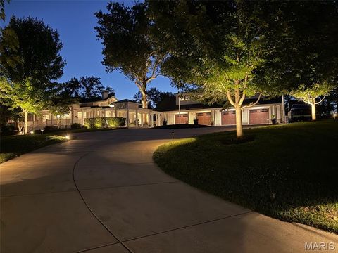 Photo of 12775 W Watson Road, Sunset Hills, MO 63127 (MLS # 26016889)