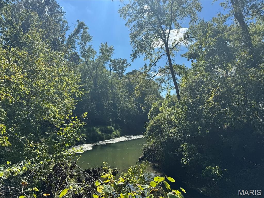 Photo of 375 Griffith Lane, Chesterfield, MO 63005 (MLS # 25056312)