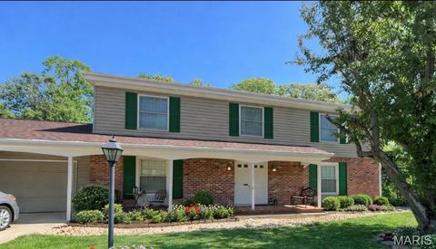 Photo of 166 Southdown Drive, Chesterfield, MO 63017 (MLS # 26037558)