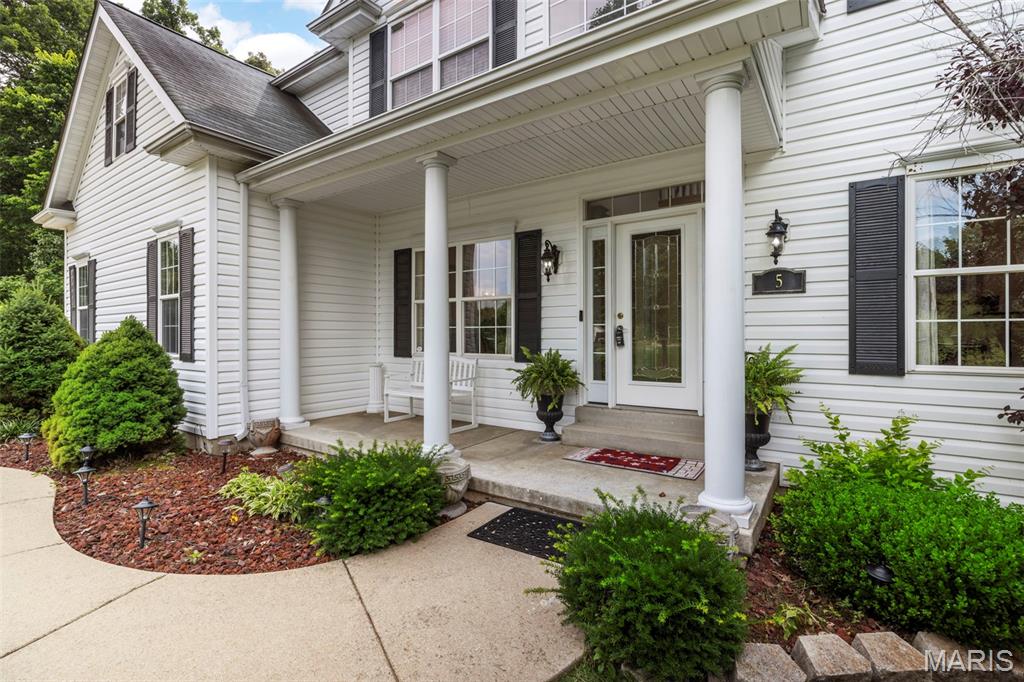 5 Hickory Glen Court