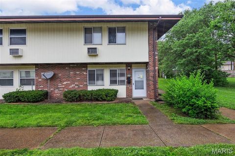 7520 Hazelcrest Drive Hazelwood MO 63042