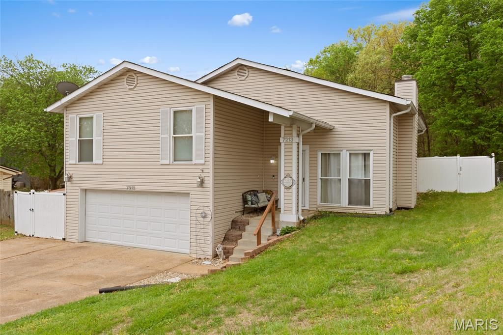 Photo of 7213 Burgess Drive, Barnhart, MO 63012 (MLS # 26022148)