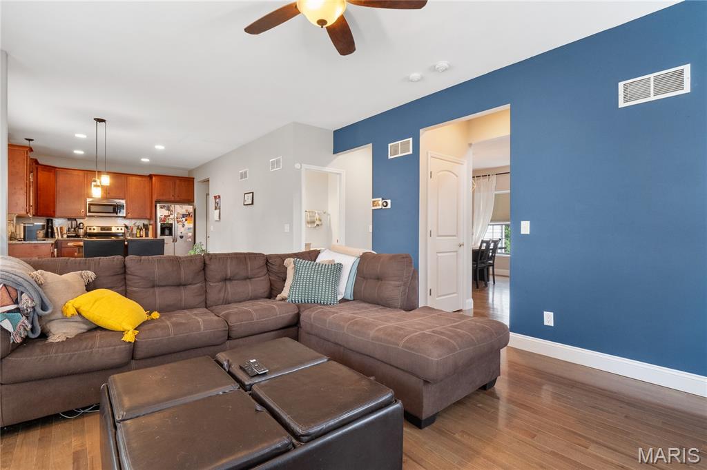 St Louis, Missouri 63130, United States, 4 Bedrooms Bedrooms, ,3 BathroomsBathrooms,Residential,Active,200533