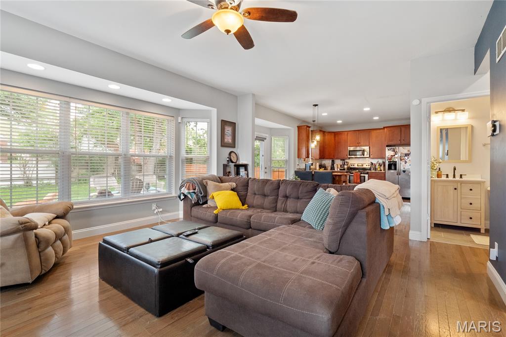 St Louis, Missouri 63130, United States, 4 Bedrooms Bedrooms, ,3 BathroomsBathrooms,Residential,Active,200533