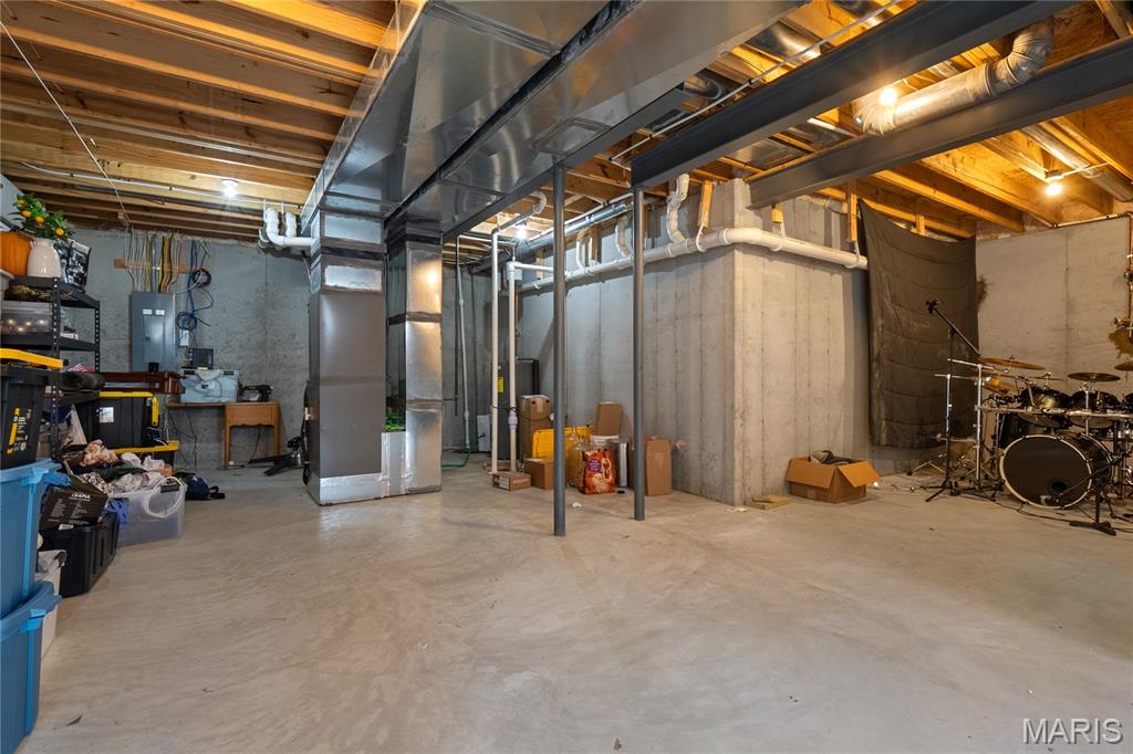 St Louis, Missouri 63130, United States, 4 Bedrooms Bedrooms, ,3 BathroomsBathrooms,Residential,Active,200533