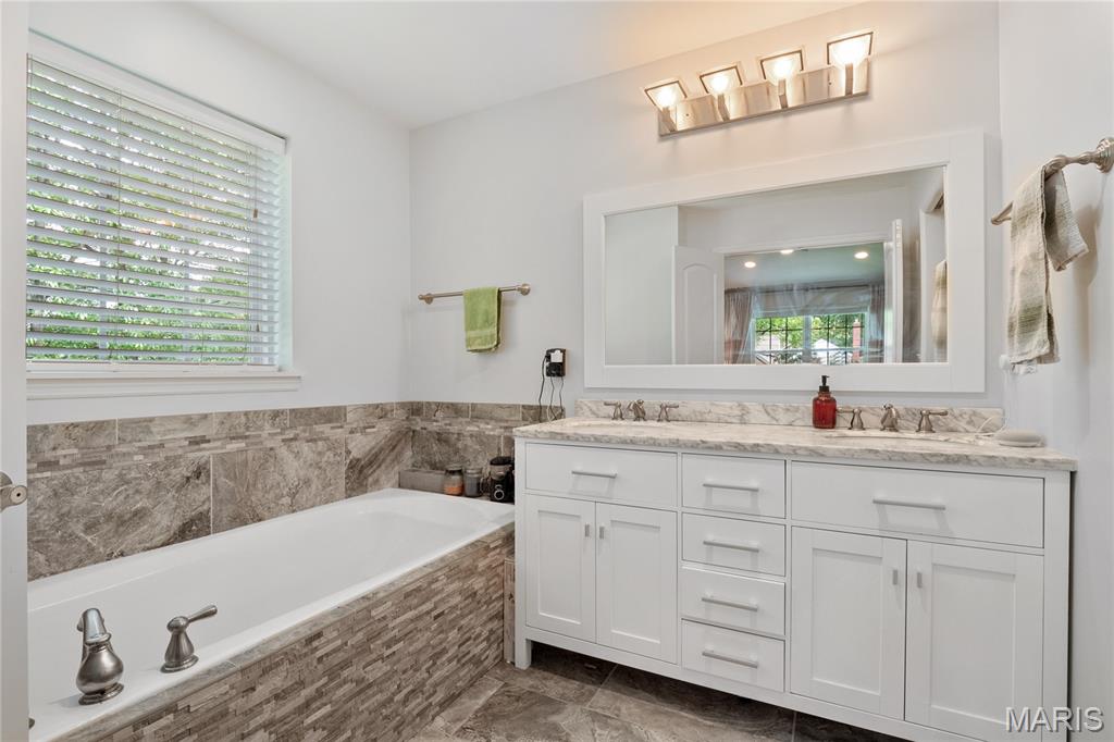 St Louis, Missouri 63130, United States, 4 Bedrooms Bedrooms, ,3 BathroomsBathrooms,Residential,Active,200533