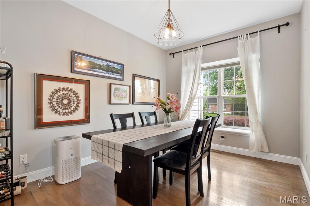 St Louis, Missouri 63130, United States, 4 Bedrooms Bedrooms, ,3 BathroomsBathrooms,Residential,Active,200533