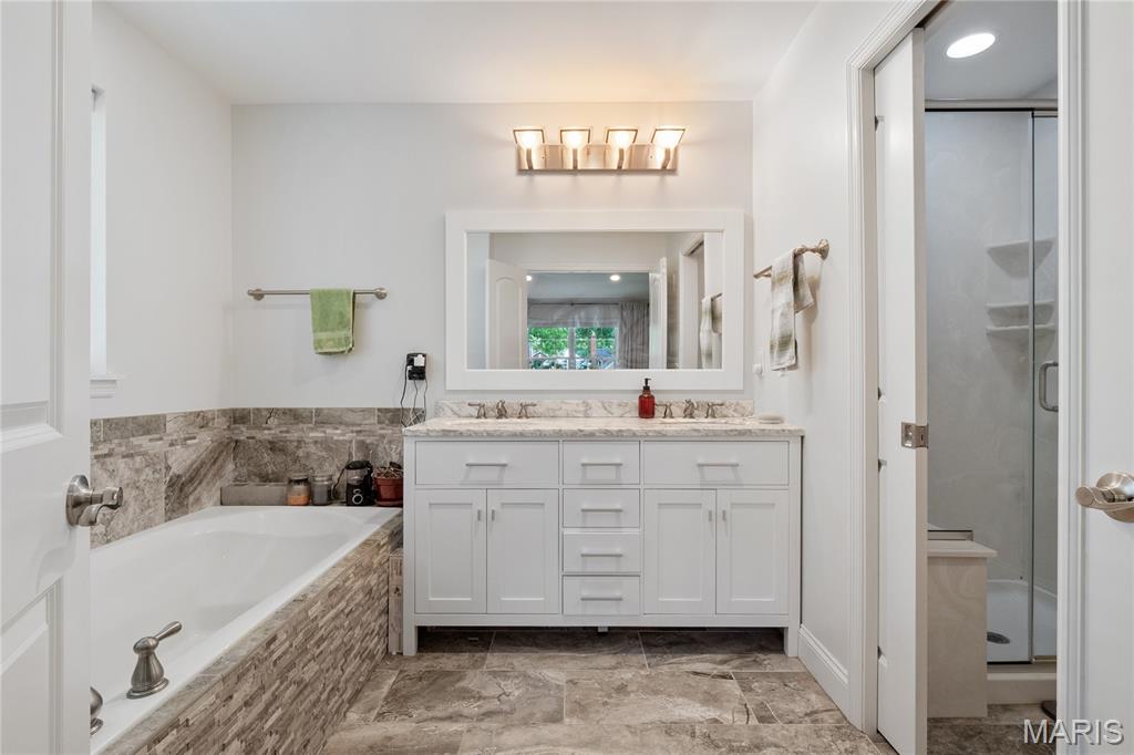 St Louis, Missouri 63130, United States, 4 Bedrooms Bedrooms, ,3 BathroomsBathrooms,Residential,Active,200533