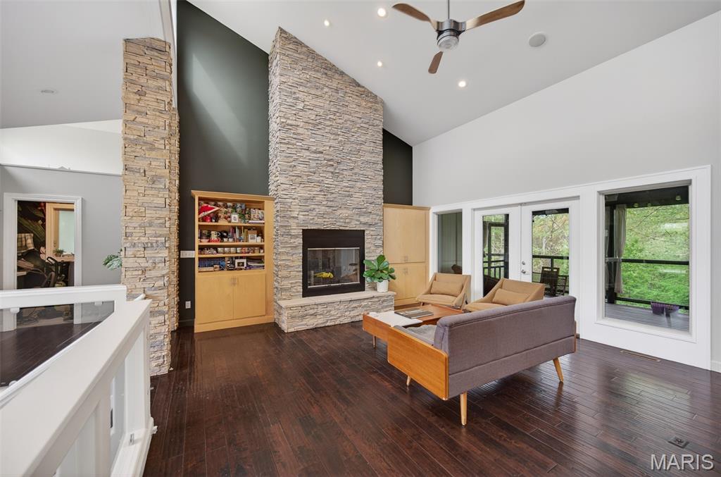 BRIAR POINTE - Residential