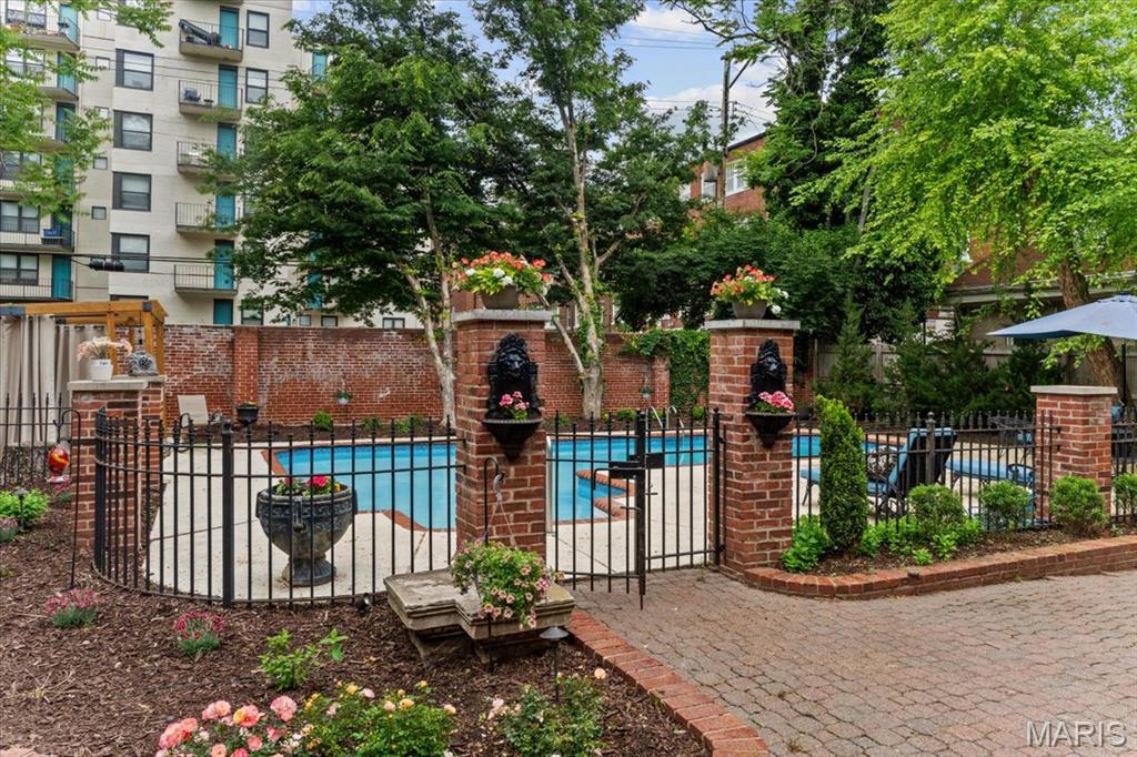 DeBaliviere Place - Residential
