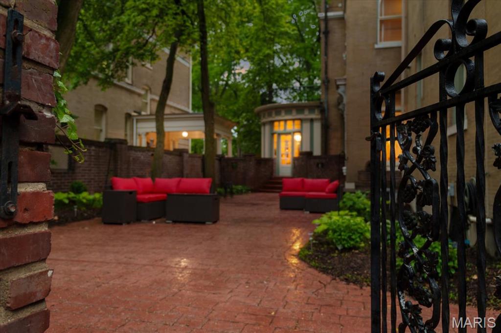 DeBaliviere Place - Residential