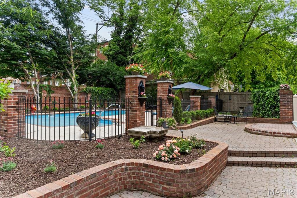 DeBaliviere Place - Residential