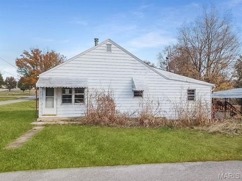 Photo of 1816 W Maud Street, Poplar Bluff, MO 63901 (MLS # 25082158)