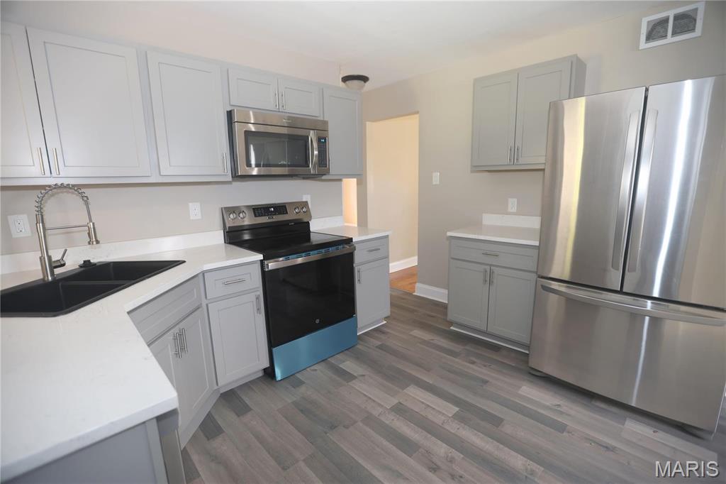 St Louis, Missouri 63136, United States, 3 Bedrooms Bedrooms, ,2 BathroomsBathrooms,Residential,Active,38310