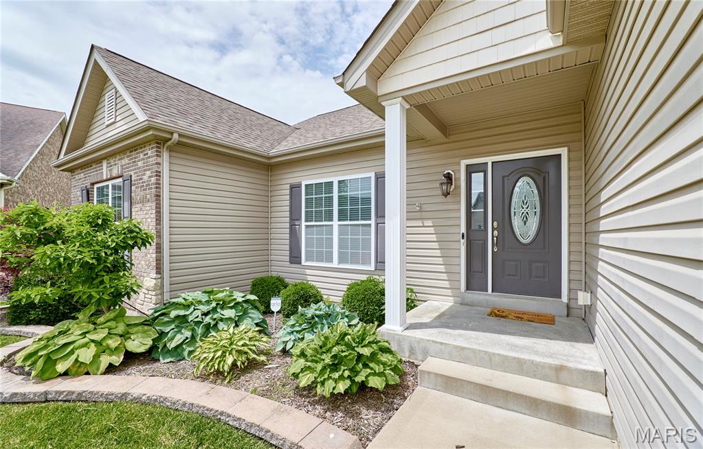3 Lakeview Pointe Court