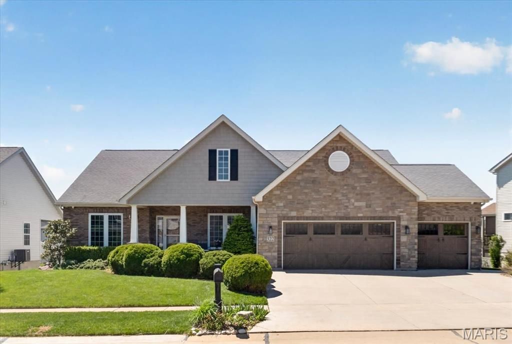 Photo of 322 Pointe Loma Boulevard, Lake Saint Louis, MO 63367 (MLS # 26024185)