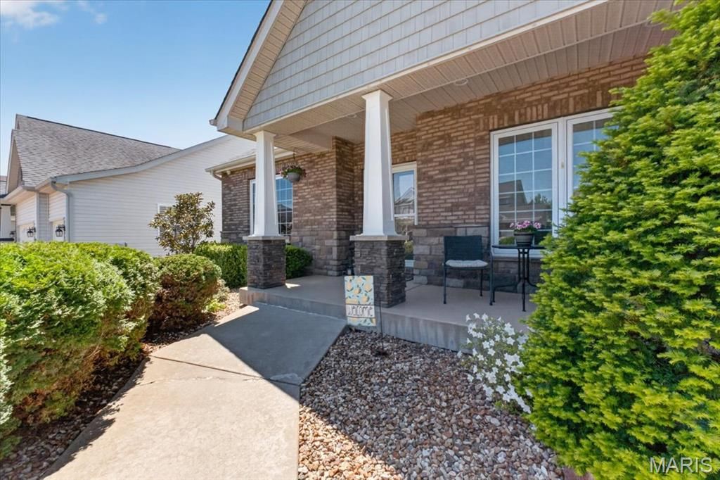 Photo of 322 Pointe Loma Boulevard, Lake Saint Louis, MO 63367 (MLS # 26024185)