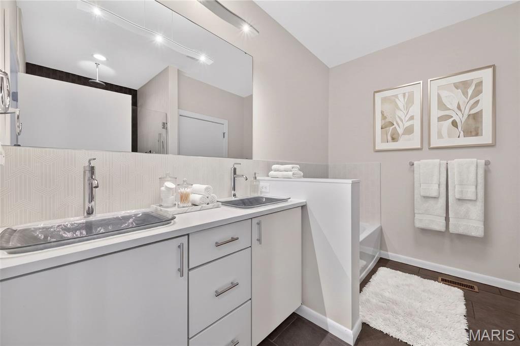 Santino Court - Residential