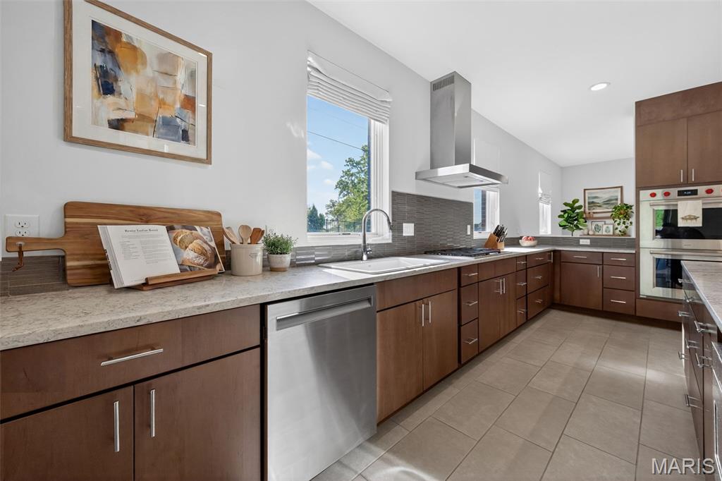 Santino Court - Residential