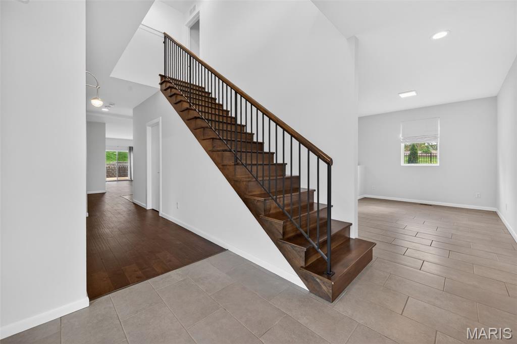 Santino Court - Residential